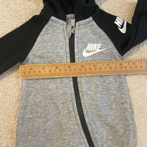 Nike Newborn Hooded Romper Grey Black Full Zip Jumpsuit Baby Shower Gift - Picture 7 of 8